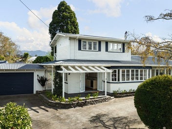 Big Yard, Big Charm, Big Yes!