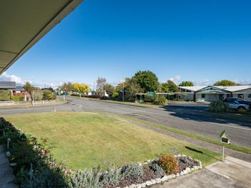 Family Gem - Opposite Birchwood School
