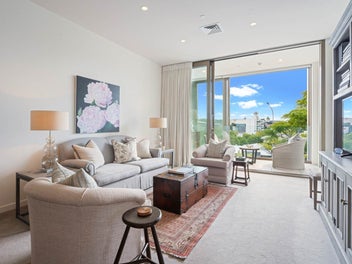 Sophisticated City Living in the Heart of Remuera