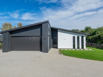 Stunning New Build in Tranquil Subdivision