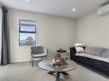 GROUND FLOOR - SPACIOUS - CORNER UNIT
