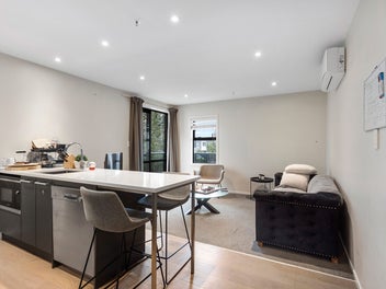 GROUND FLOOR - SPACIOUS - CORNER UNIT