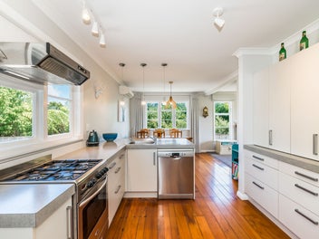 Sunny Home with Studio