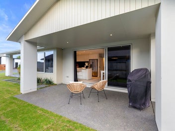 Contemporary Chic with Motivated Vendors!