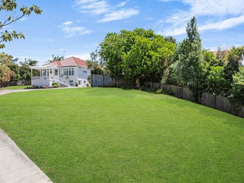 Prime Epsom Land Opportunity – Build Your Drea...
