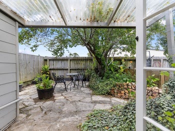 STYLISH CHARACTER, WITH STUDIO