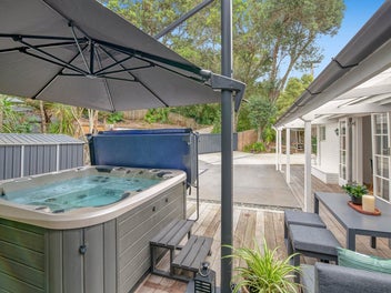 Peaceful Beachside Living - Freehold