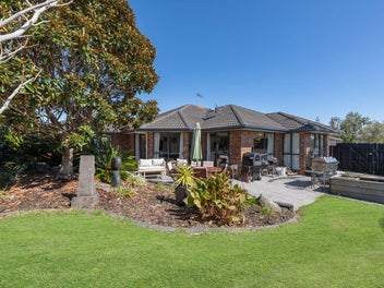 Spacious, Private & Move-In Ready in Beachlands!