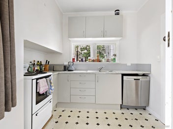 SPACIOUS HOME - PRIME LOCATION