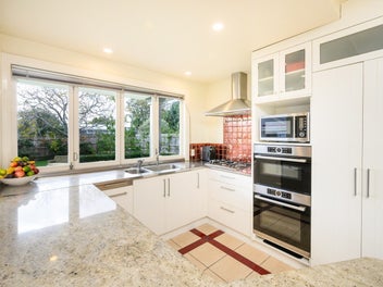 Grand home - unbeatable location!