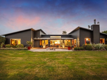 Five Bedroom Lifestyle Entertainer with Shedding