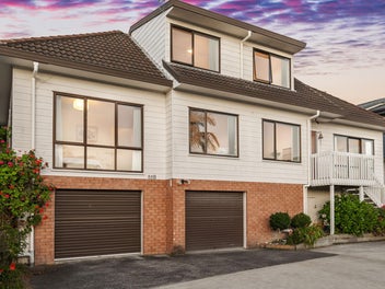 Must-See Oasis with Space to Spare!