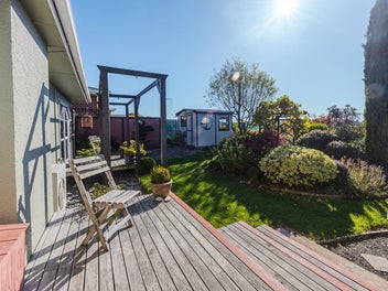 IMMACULATE PROPERTY, GREAT VIEWS!