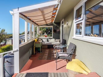 IMMACUTALE PROPERTY, GREAT VIEWS!
