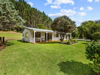 Picturesque Totara Estate