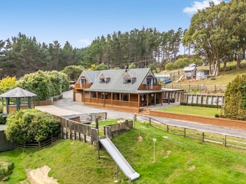Versatile Lifestyle Home - Stunning Landscape