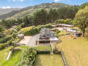 Versatile Lifestyle Home - Stunning Landscape