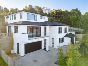 Grand Luxury family home with stunning views.
