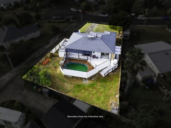 Endless Potential in a Prime Peninsula Location!