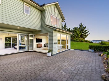 Unrivalled Coastal Retreat with Breathtaking Views