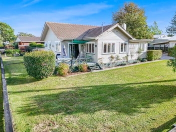 Space, Comfort & Stunning Views!