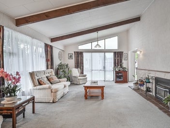 Owner downsizing, very motivated to move on