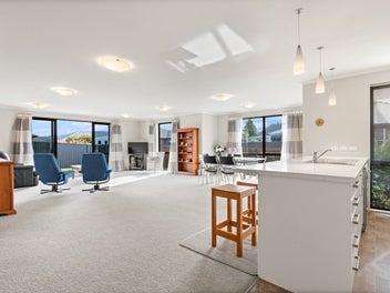 Rare find - modern 3 bed townhouse