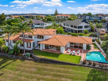 Spectacular Coastal Elegance