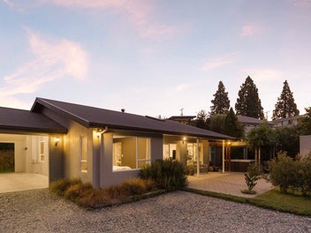 Location, privacy, views and sunshine
