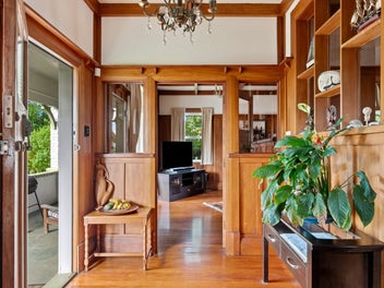 Vendor downsizing - needs this home sold!