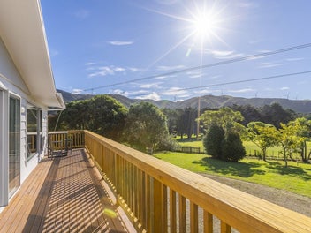 Perfect Blend of Rural Living and Modern Comfort