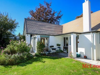 Architecturally Designed Three Bedroom Haven!