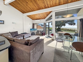 Prime Ohope Beach Townhouse