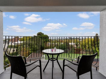 Tranquil Apartment Retreats in Remuera