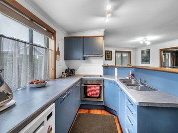 Spacious Family Home in Prime Strathern Location!