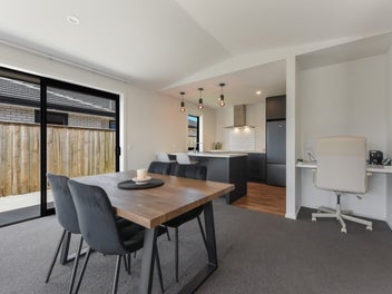 Contemporary Comfort in the Heart of Berryfields