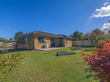 Delightful Townhouse - Brick & Double Glazed