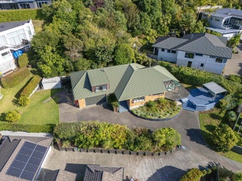 Tranquil family retreat with panoramic views