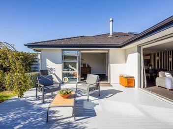 Immaculate, Inviting & Instantly Appealing!