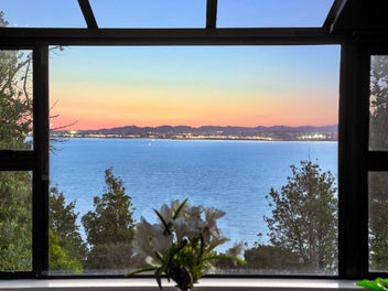 Coastal Stunner with Parking for the Boat!