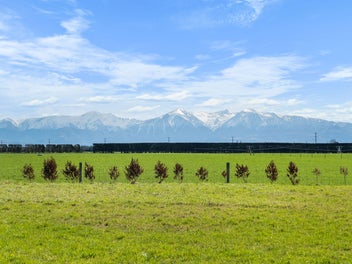 Lifestyle living, multi dwelling and fields