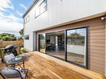 Stylish Living in Wallaceville!
