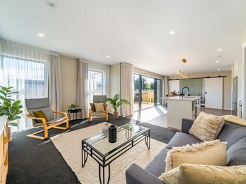 Stylish Living in Wallaceville!