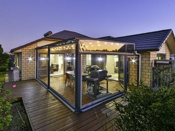 All-Weather 206m2 Entertainer on 637m2