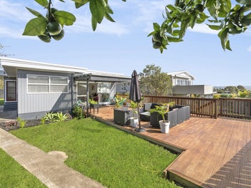 Modern Comfort in the Heart of Mangere Bridge