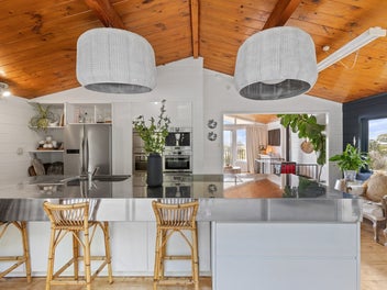 STUNNING HOME WITH SPECTACULAR VIEWS!