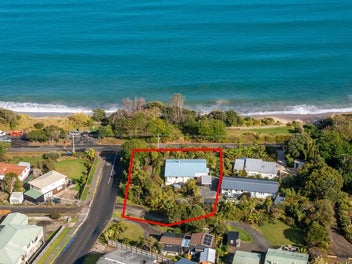 COASTAL CHARM MEETS SPACIOUS FAMILY LIVING
