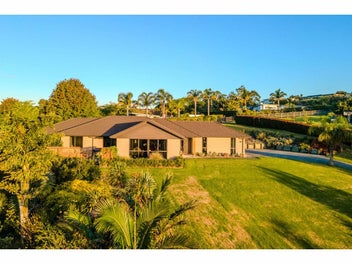SWEEPING RURAL VIEWS, CLOSE TO TOWN