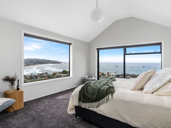 Luxury Cliffs Road residence – must be sold!