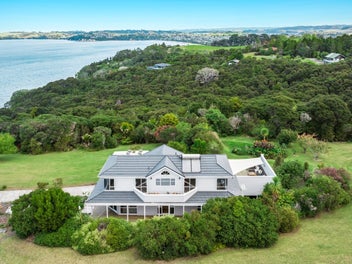 Matakana coastal escape